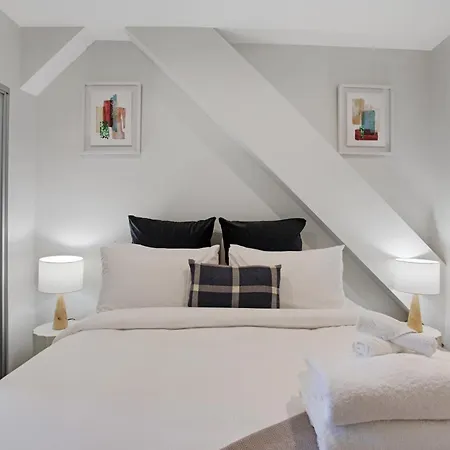 Augustus Harmony Apartment With Parking - Air-Con